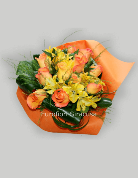 Bouquet di rose arancioni e alstroemeria