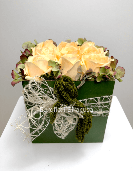 Box con nove rose avalanche peach